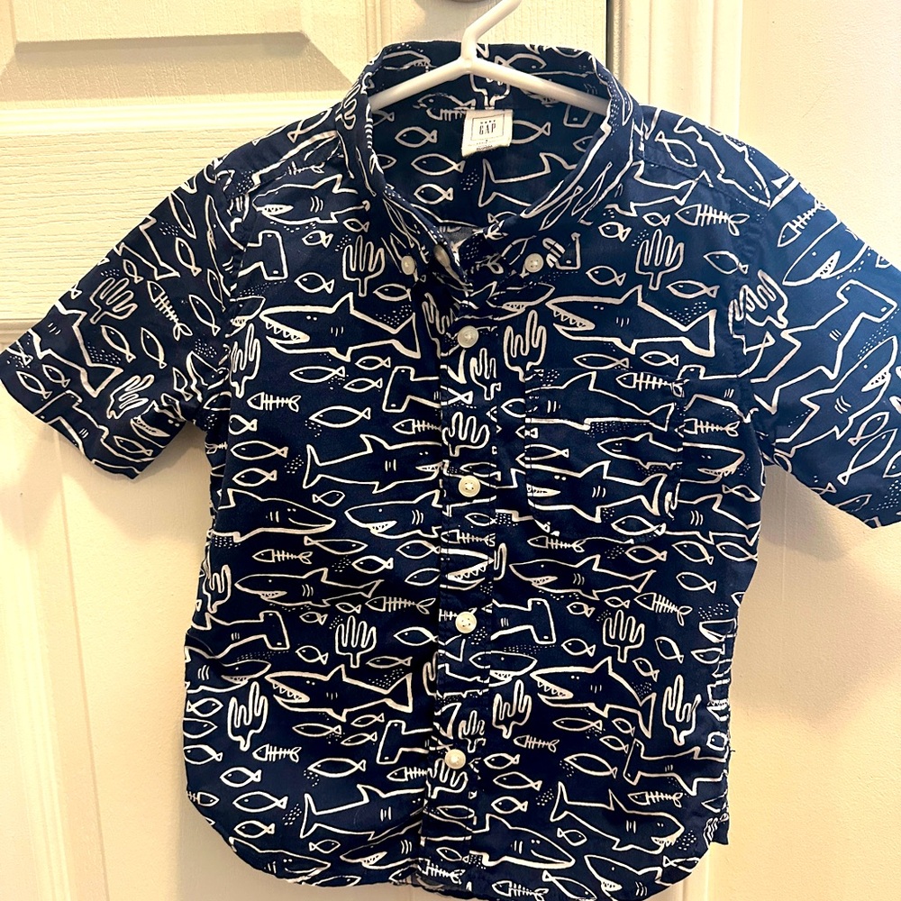 🎉BUNDLE 10 for $50🎉  GAP • Kids Navy Blue Fish Print Shirt